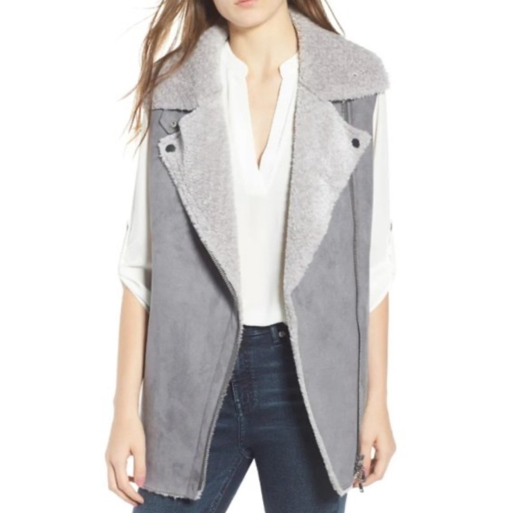 Live Tojen beautiful soft gray vest. It’s beautiful in perfect condition. Size S